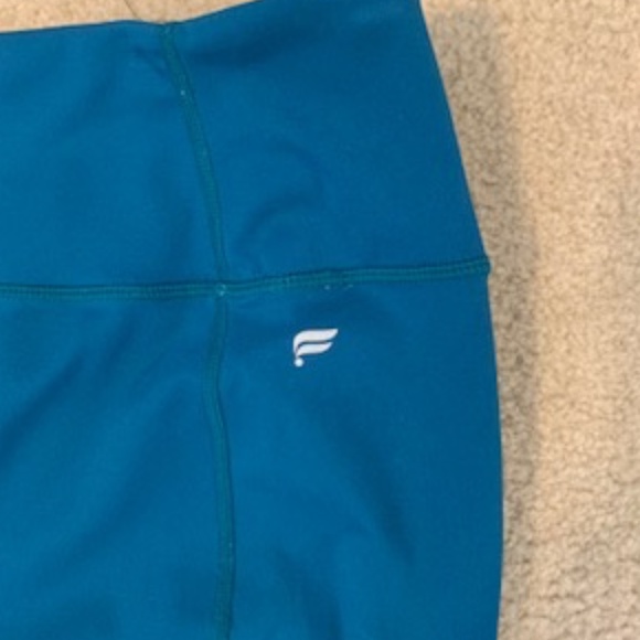 Fabletics Teal Blue/Green Capri Leggings with Back Waist Pocket - Medium - Picture 7 of 8